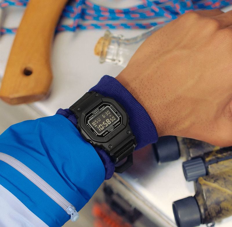 Relógio Casio G-Shock Origin - DW-5600MNC-1DR - Bigben